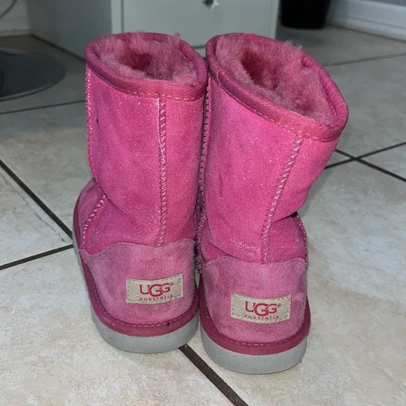 ugg - Picture 2 of 3